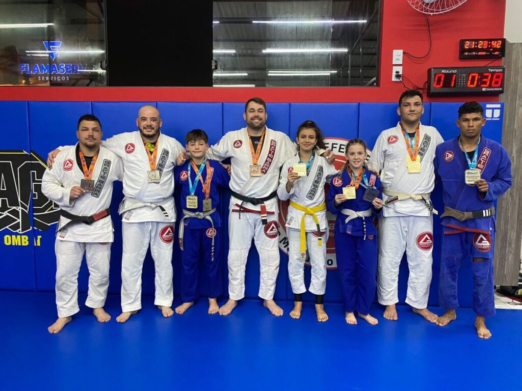 Jiu-Jitsu: atletas da academia Gracie Barra de São Mateus do Sul conquistam importantes resultados em competições