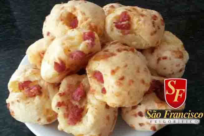 Pão de queijo com linguiça Blumenau