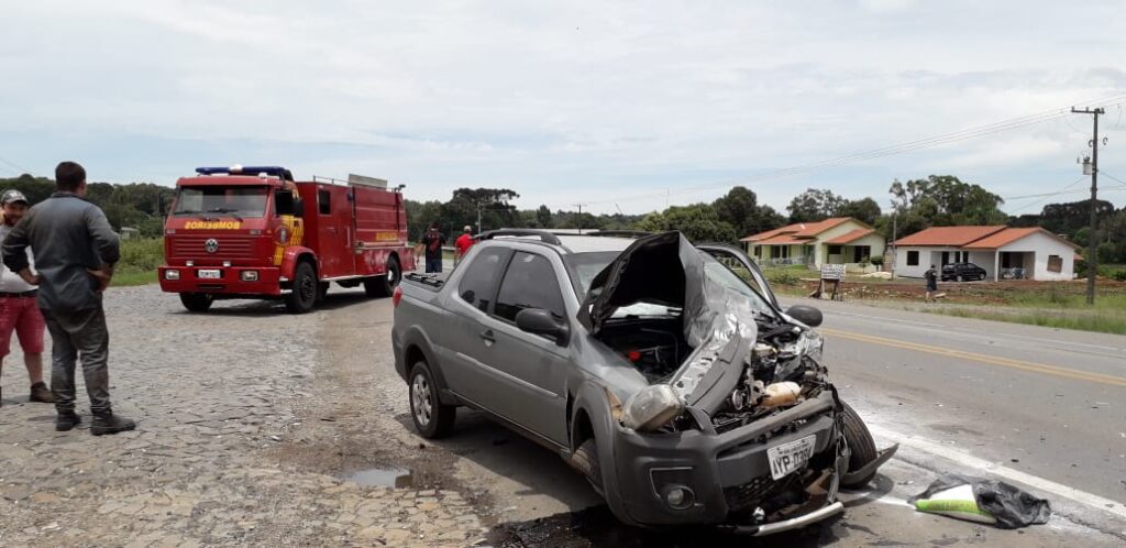 Bombeiro é atingido por 1 pneu na BR 476 e segue para Curitiba