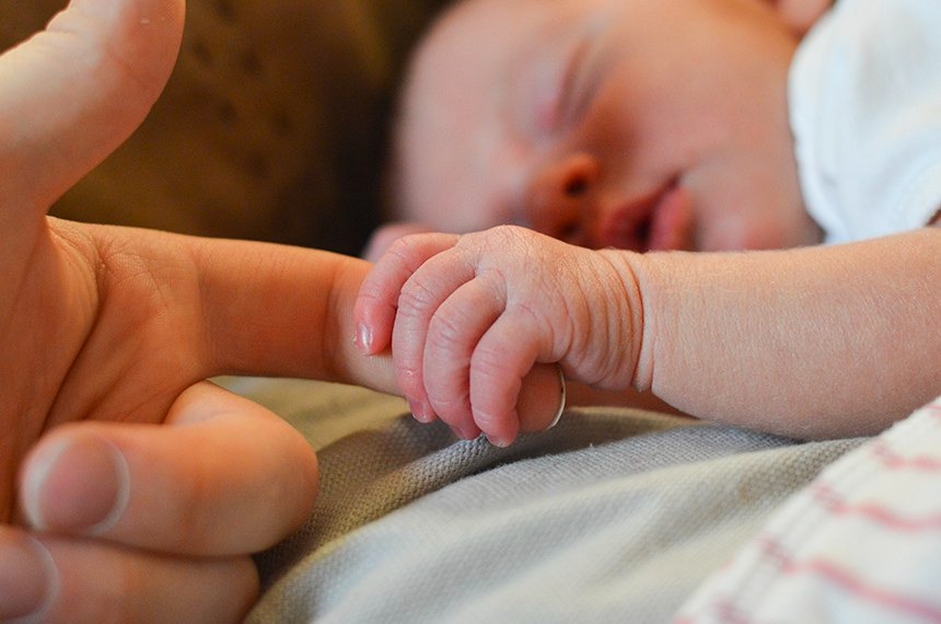 Mãe se arrepende de doar bebê e recebe filho de volta no Paraná