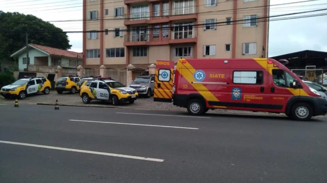 Bombeiro invade apartamento da ex e assassina a tiros o atual companheiro dela