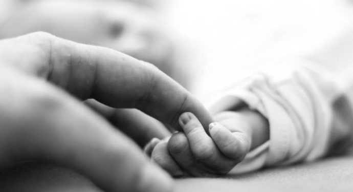 Bebê que completaria dez meses cai da cama e morre no oeste do Paraná