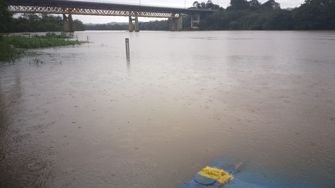 Rio Iguaçu sobe e chuvas devem continuar em toda região. Situação preocupa