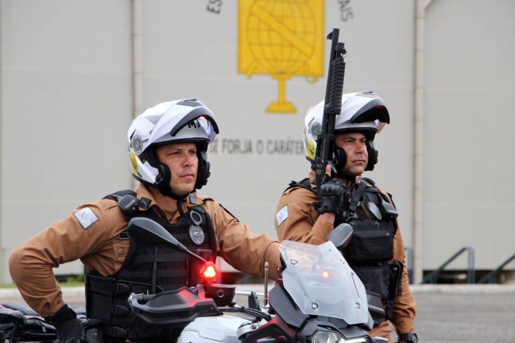 Policiais militares se formam no curso de rondas ostensivas com motocicletas