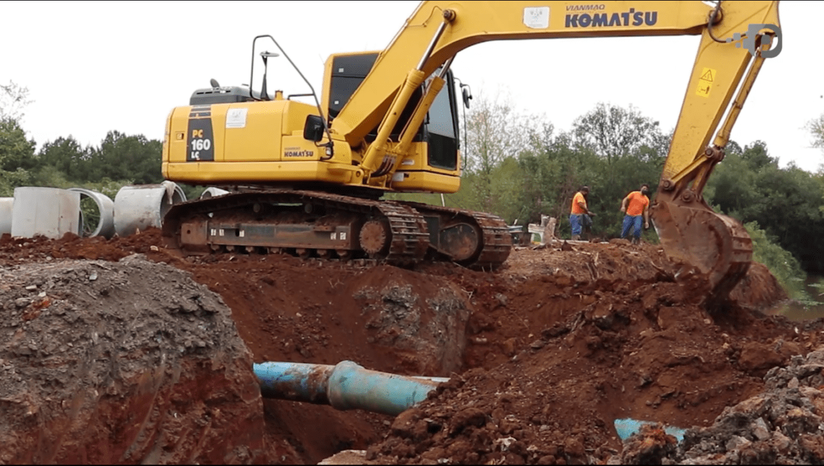 Obras na ponte que da acesso ao Parque das Tamareiras