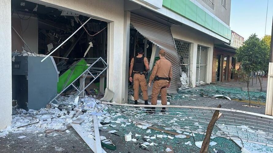 VÍDEO: Bandidos explodem agência bancária na madrugada dessa sexta-feira (5), no Paraná