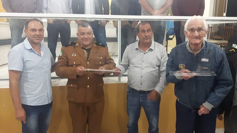 Câmara de Antônio Olinto presta homenagem aos agentes da PM por ações, dentre elas caso Sicoob