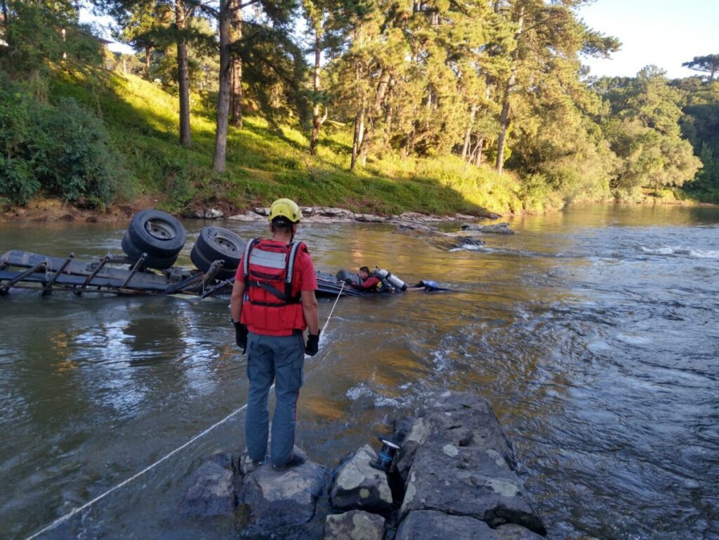 Corpo de caminhoneiro do acidente na ponte de Mafra com Rio Negrinho é encontrado