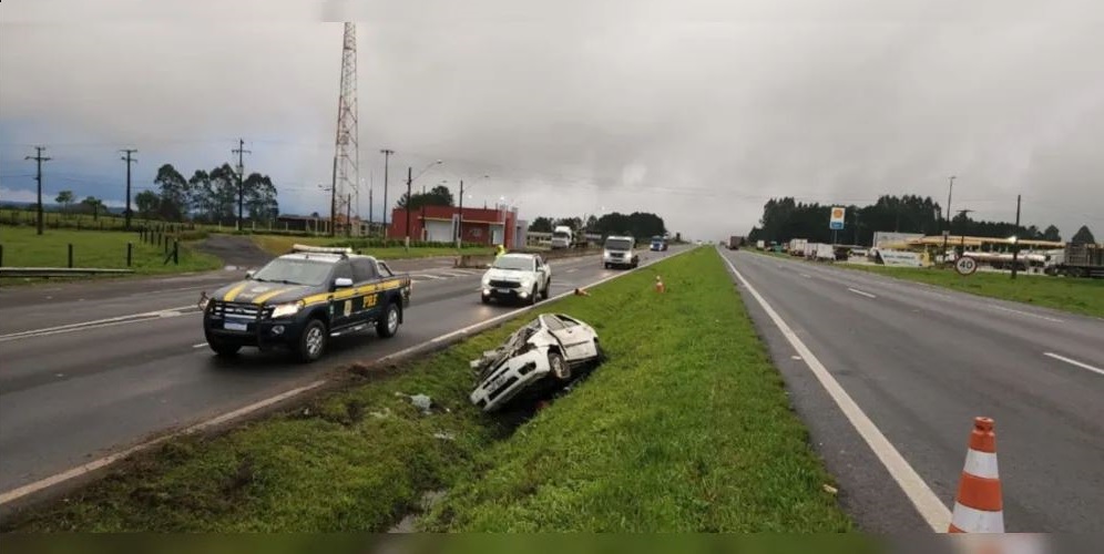 Passageiro morre e motorista vai preso em acidente na BR-376, na região da Colônia Witmarsum