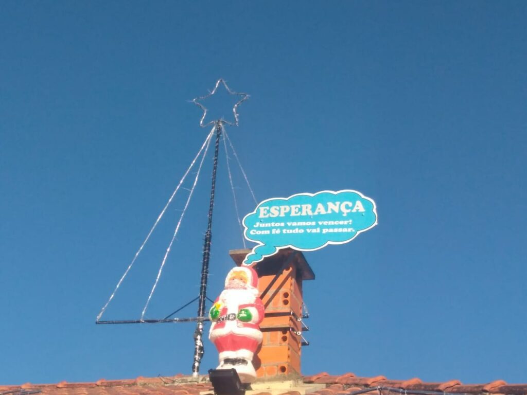 ‘ESPERANÇA Juntos vamos vencer!’, mensagem chama atenção no Natal