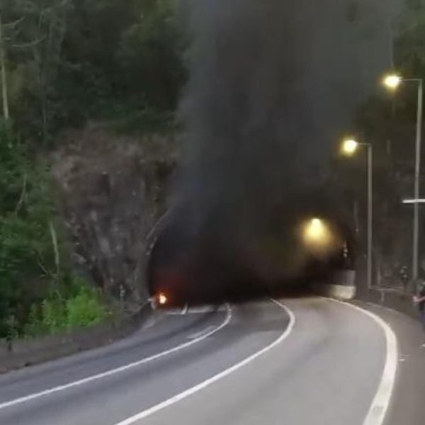 VÍDEO: passageiro filma acidente entre caminhão e ônibus na BR-116