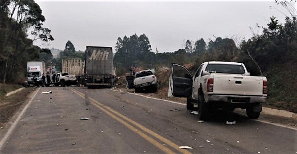 Engavetamento na BR-280 em Irineópolis deixou 6 pessoas feridas