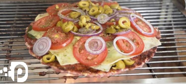 Receita Pizza com Massa de Linguiça