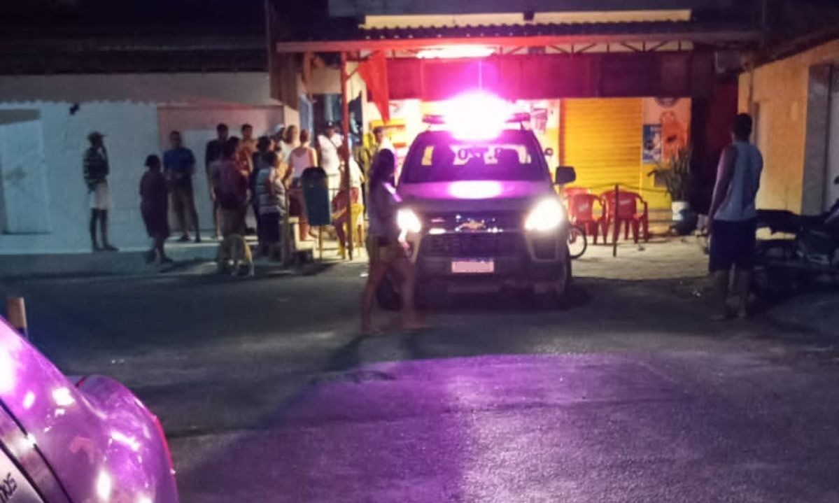 Homem mata amigo em bar após ele colocar música de ‘sofrência’