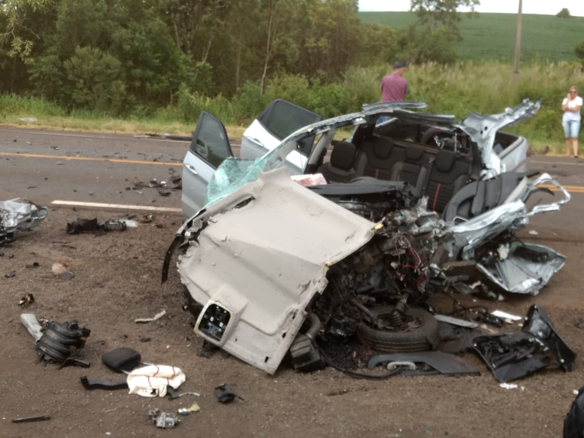 Mulher morre em acidente entre carro e ônibus em Candói