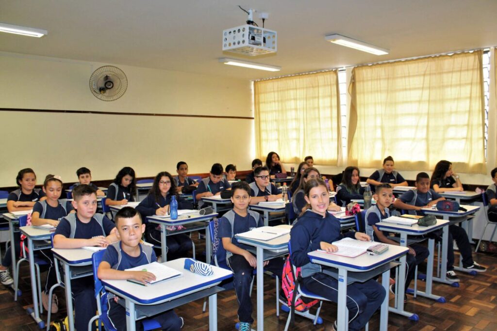 Mais de 1 milhão de alunos voltam às aulas nesta quarta-feira