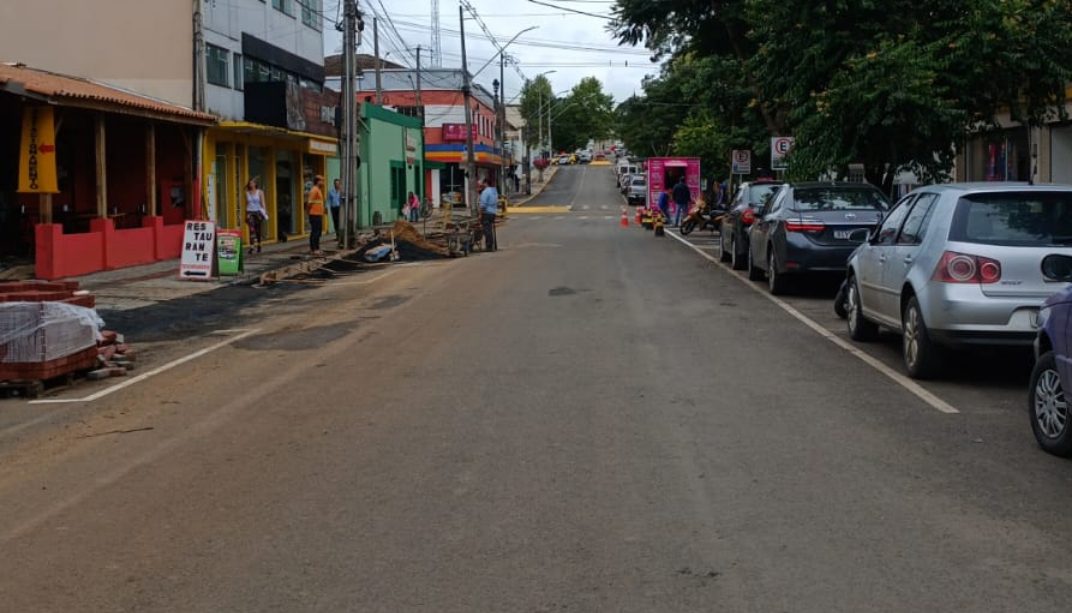 ATENÇÃO: Rua 21 de Setembro em São Mateus do Sul recebe mais vagas de estacionamento e nova sinalização