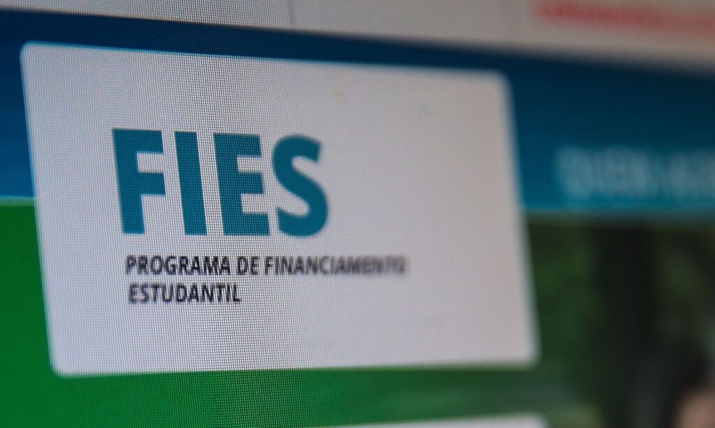 FNDE prorroga prazo para renovação de contratos do Fies