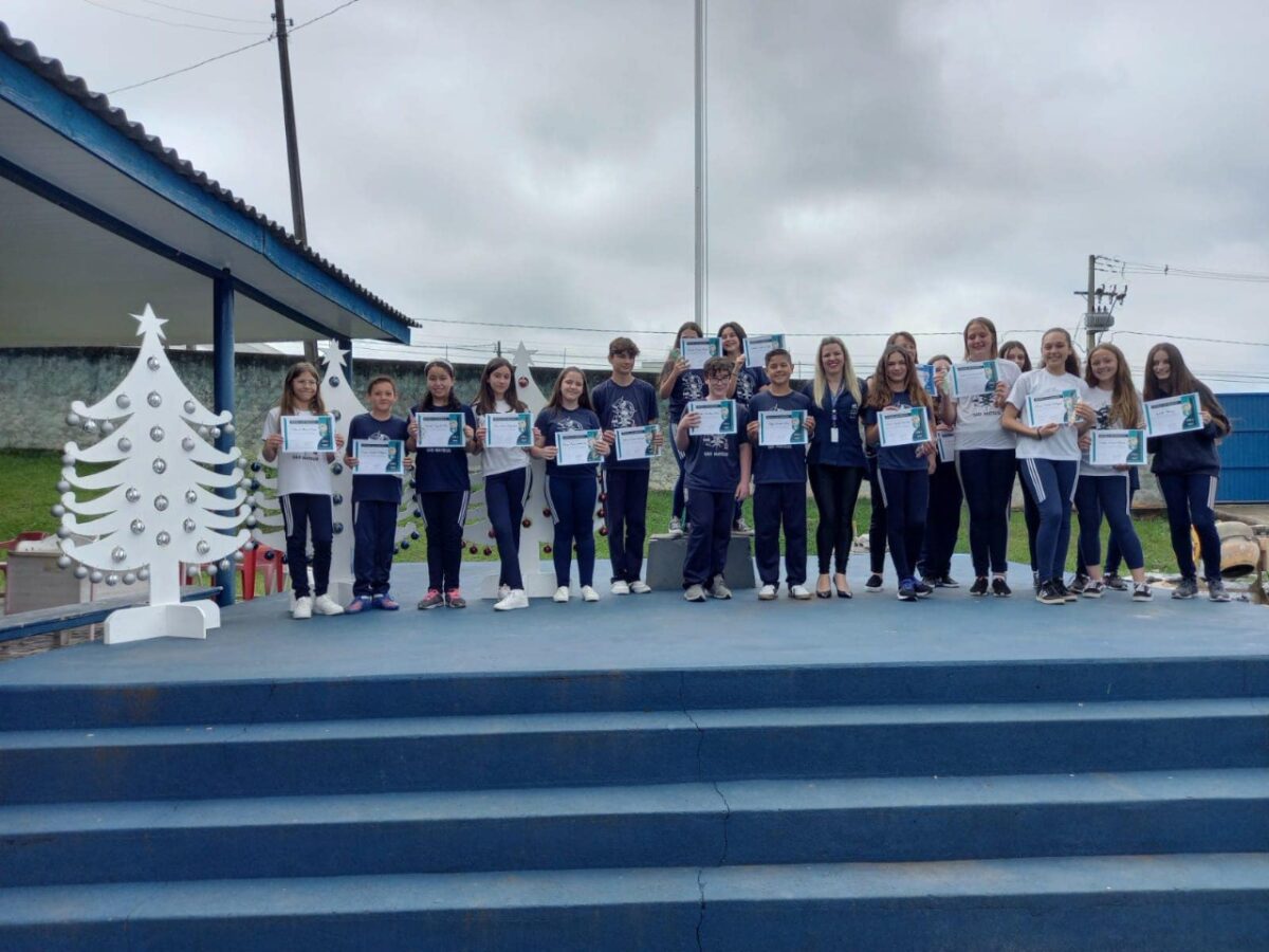 Colégio Estadual São Mateus entrega Menção Honrosa para alunos nota 10 no concurso de redação Paraná Nota 10 Agrinho 2022