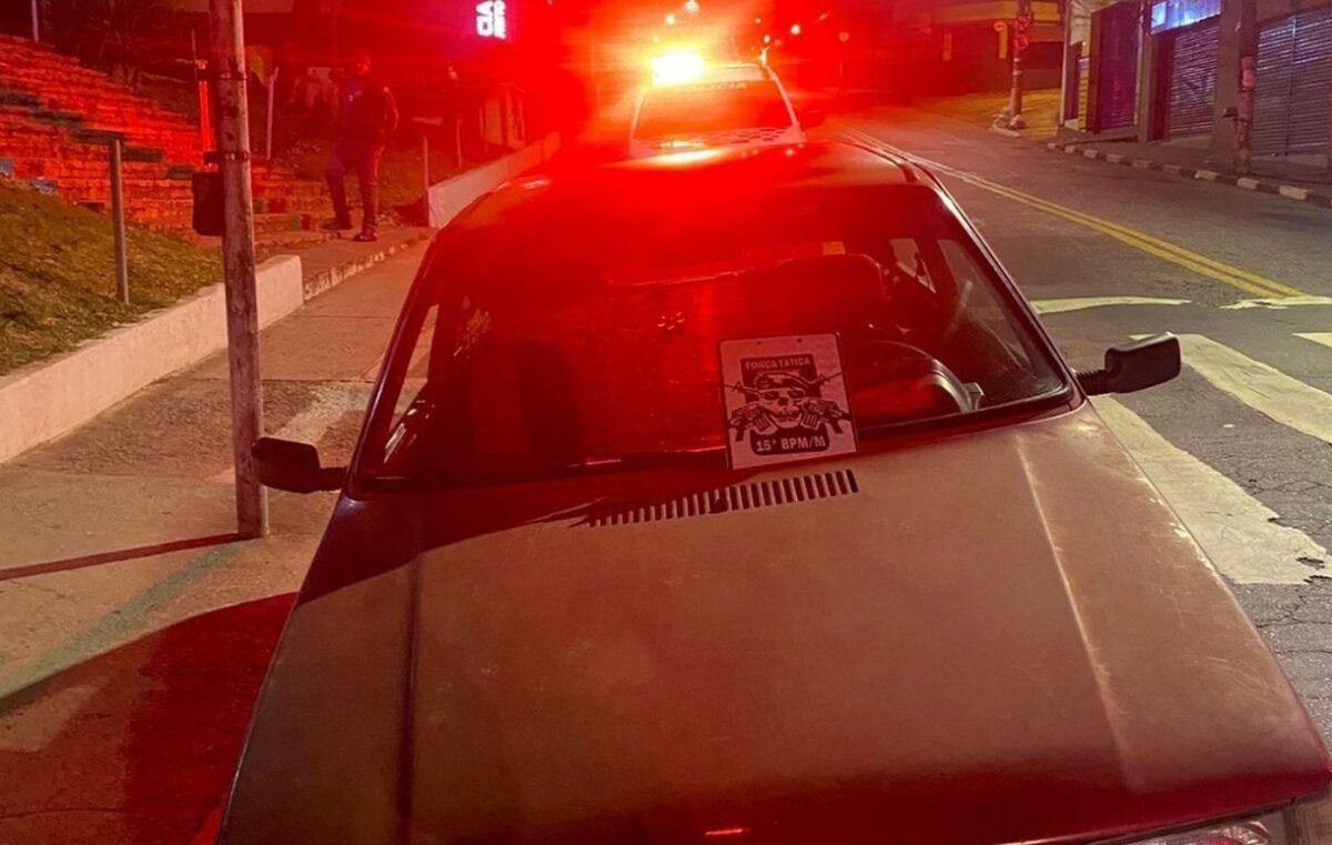 Dupla é detida por suspeita de furto em veículo estacionado