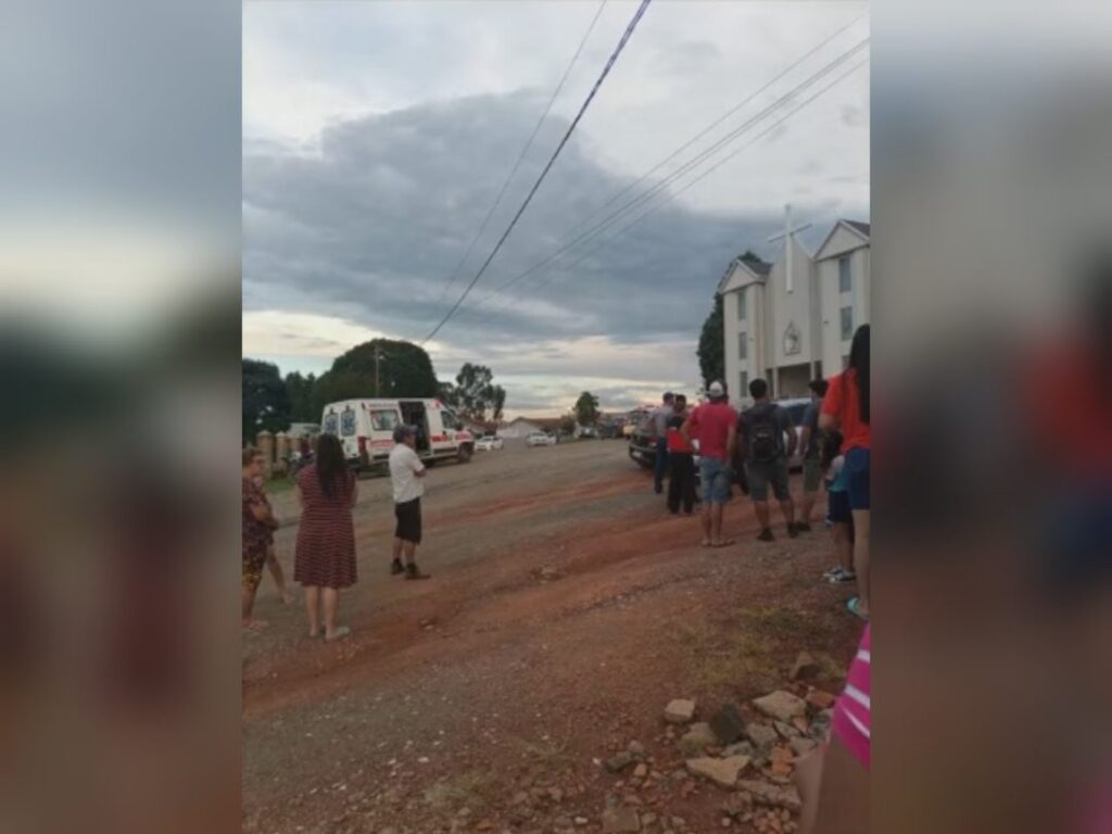 Adolescente de 17 anos é esfaqueado em frente a colégio em Imbituva
