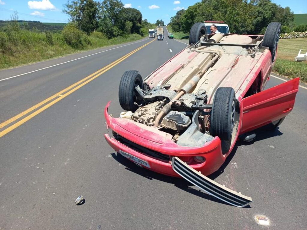 Acidente envolve dois veículos na BR-277, em Palmeira