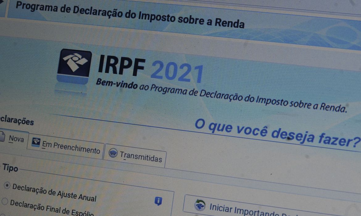 Faixa de isenção do IR poderá subir para R$ 2,5 mil, anuncia Guedes