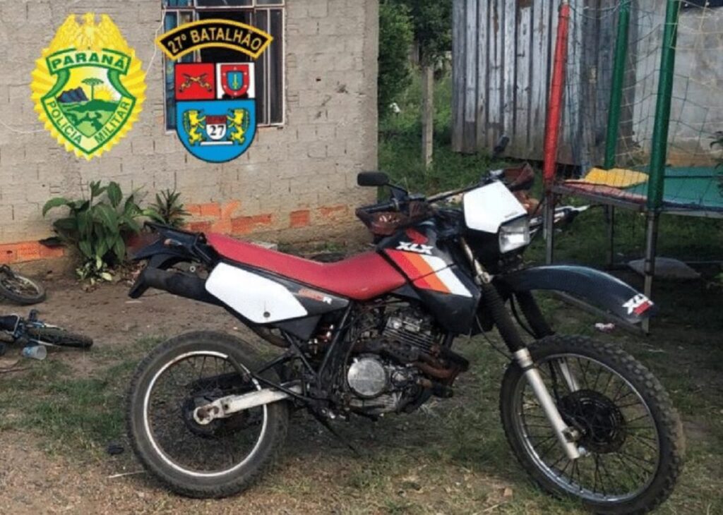 PM encontra moto XLX 350R sem placa e com chassi raspado em São Mateus do Sul