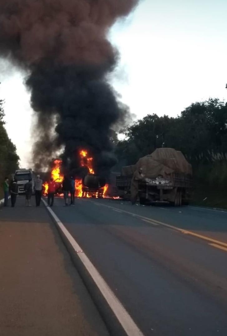 Acidente grave na BR 476, sentido Curitiba no Lageadinho, com vítimas