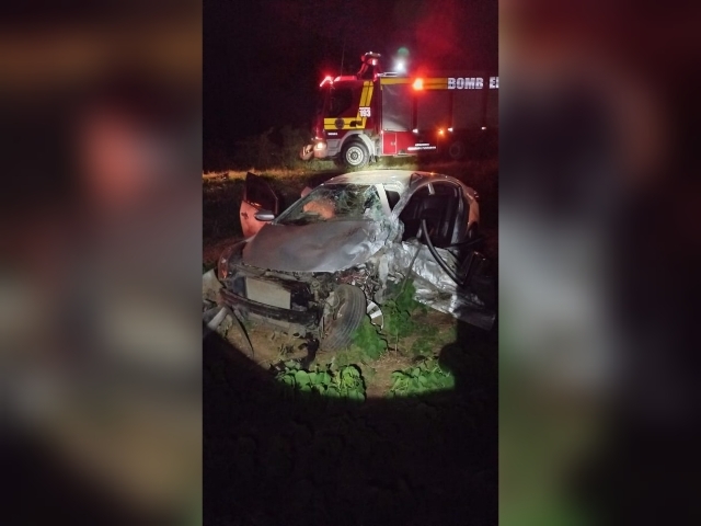 Acidente na BR-280 envolvendo furgão e carro deixa três vítimas feridas
