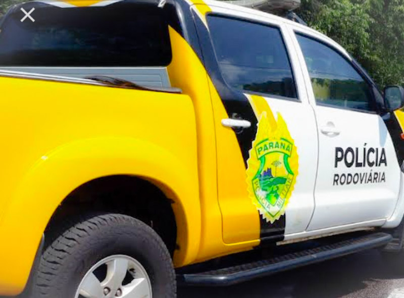 Caminhão tomba na PR-170, PRE intervém contra saques e um ferido busca socorro