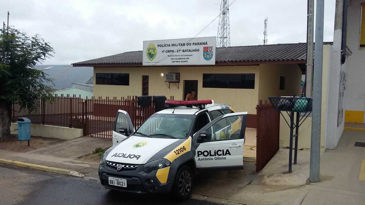 ANTONIO OLINTO:  RESIDENCIA PEGA FOGO NO INTERIOR