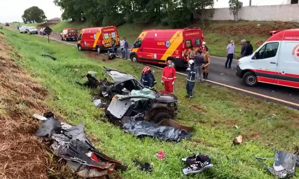 Seis pessoas morrem em rodovia do Paraná após colisão entre dois carros