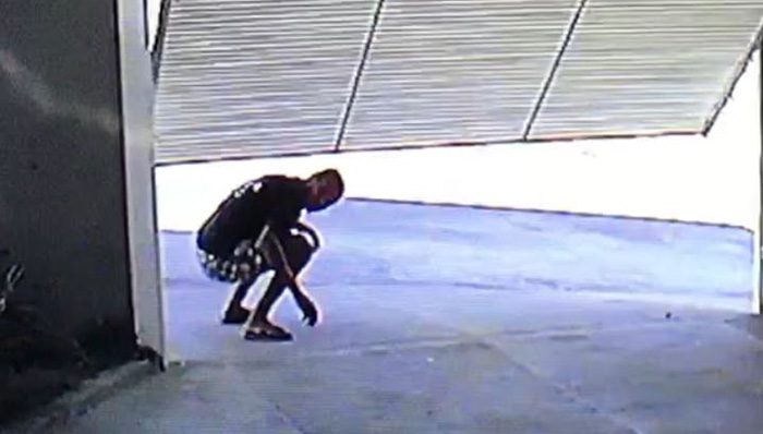 Garagem é invadida e carro é danificado em São João do Triunfo