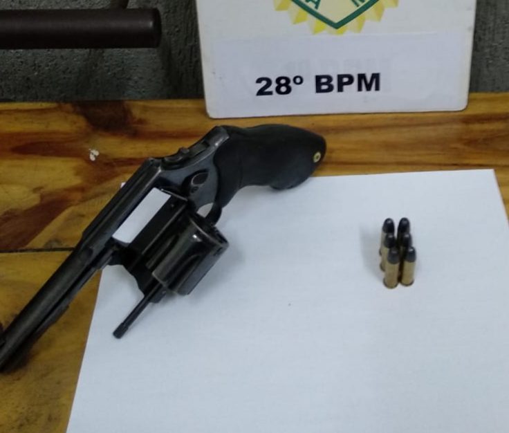 PM da Lapa apreende de arma e prende homem com mandado de prisão em aberto