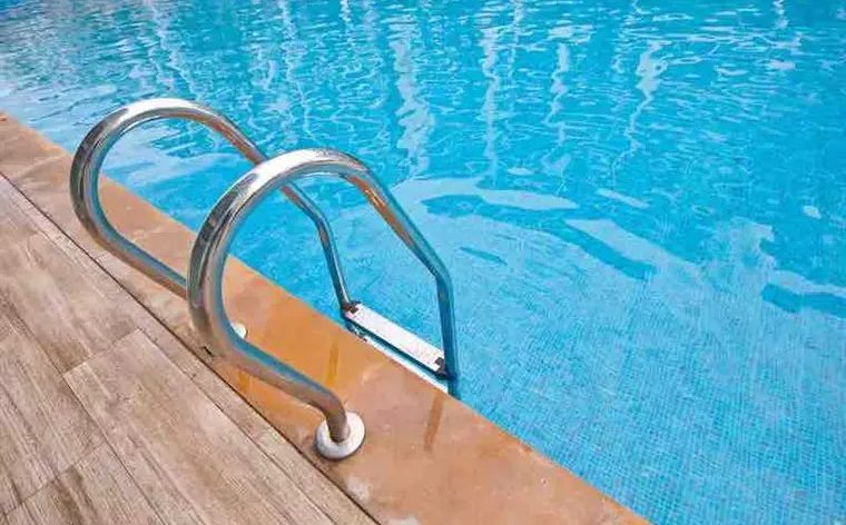 Menina de 3 anos morre afogada ao cair em piscina, no Paraná