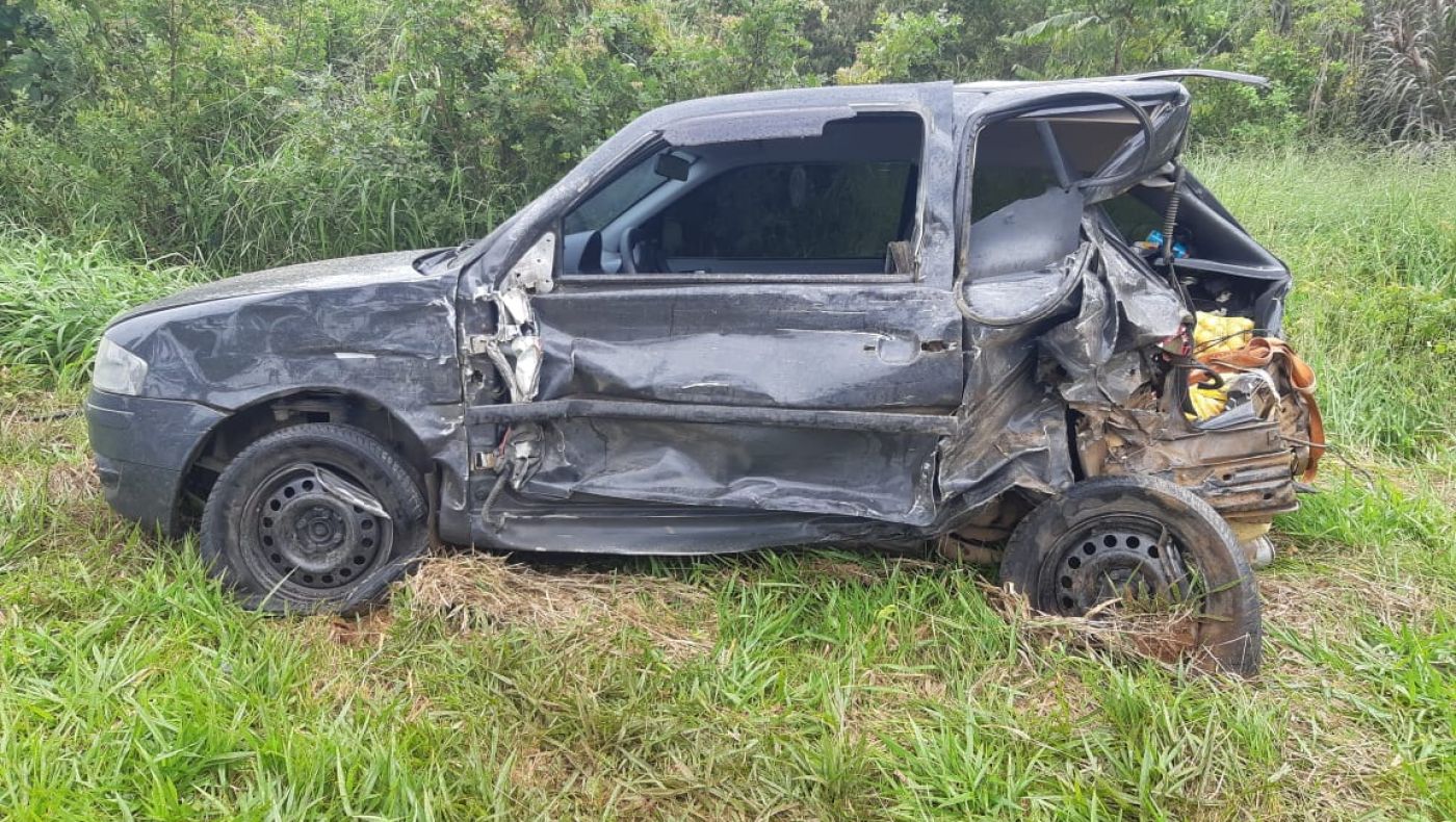 Motorista invade contramão e deixa duas pessoas feridas em rodovia de PG