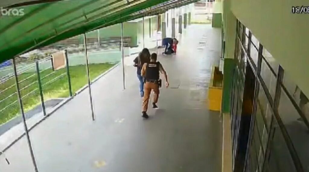 Herói: Policial militar salva vida de criança que se engasgou enquanto comia em escola do Paraná