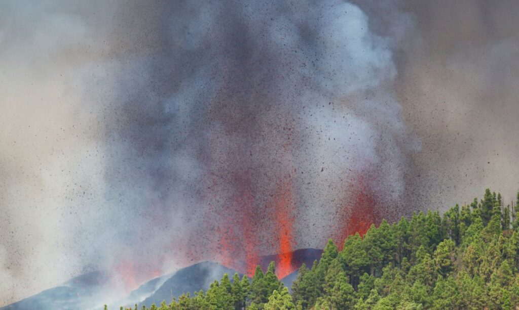 Erupção do vulcão nas Canárias pode durar até 84 dias