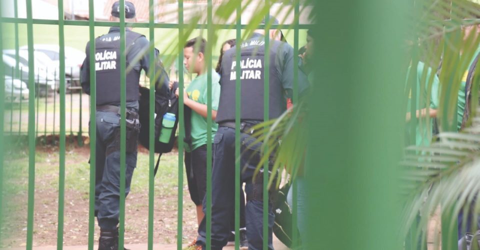 Aulas são suspensas em escola no Paraná após adolescente furtar arma de delegacia e ameaçar massacre