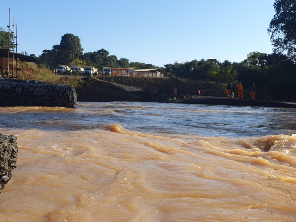 VÍDEO: PR-364 que liga São Mateus do Sul a Irati continua interditada