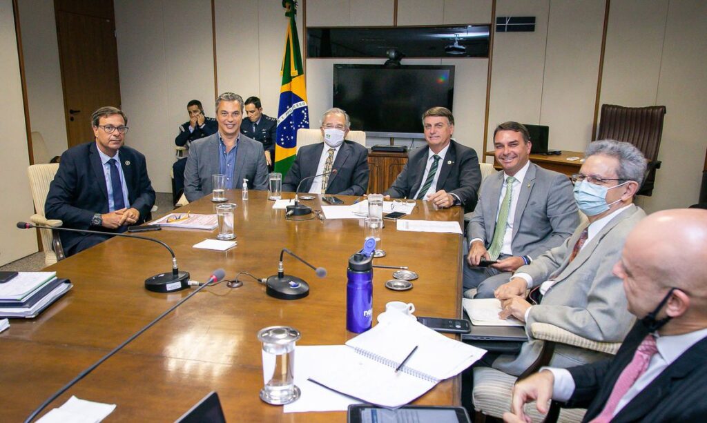 Bolsonaro apela para que caminhoneiros não façam greve