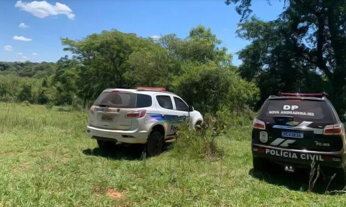 Criança tenta dirigir trator sem autorização dos pais e morre atropelada