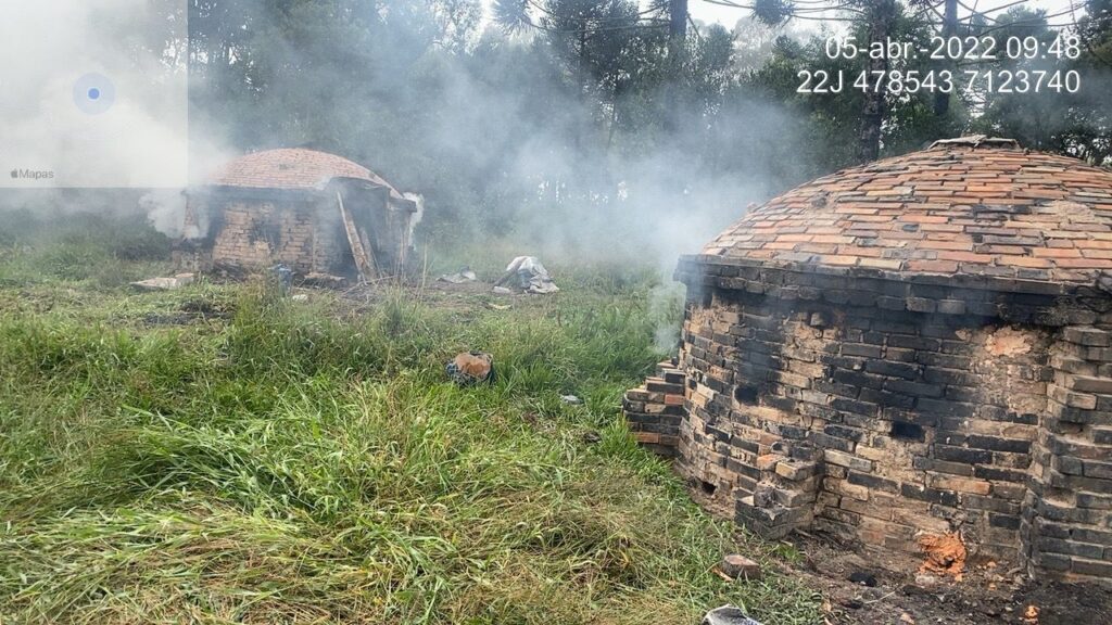 Polícia Militar ambiental fiscaliza carvoarias em Cruz Machado