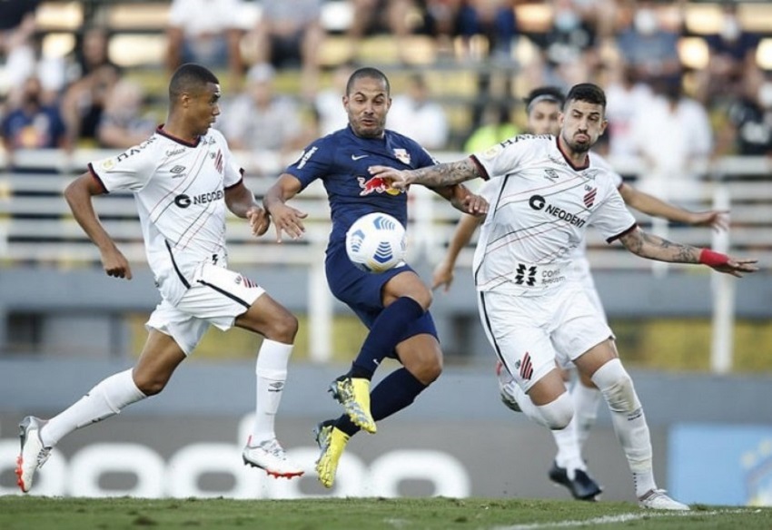 Athletico-PR e Red Bull Bragantino decidem Copa Sul-Americana no Uruguai