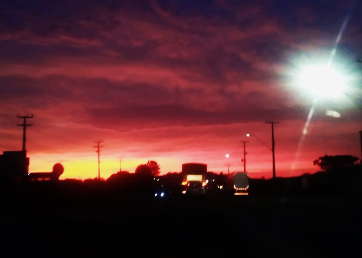 “Céu Rosa”: meteorologista explica fenômeno observado no início da manhã em São Mateus do Sul