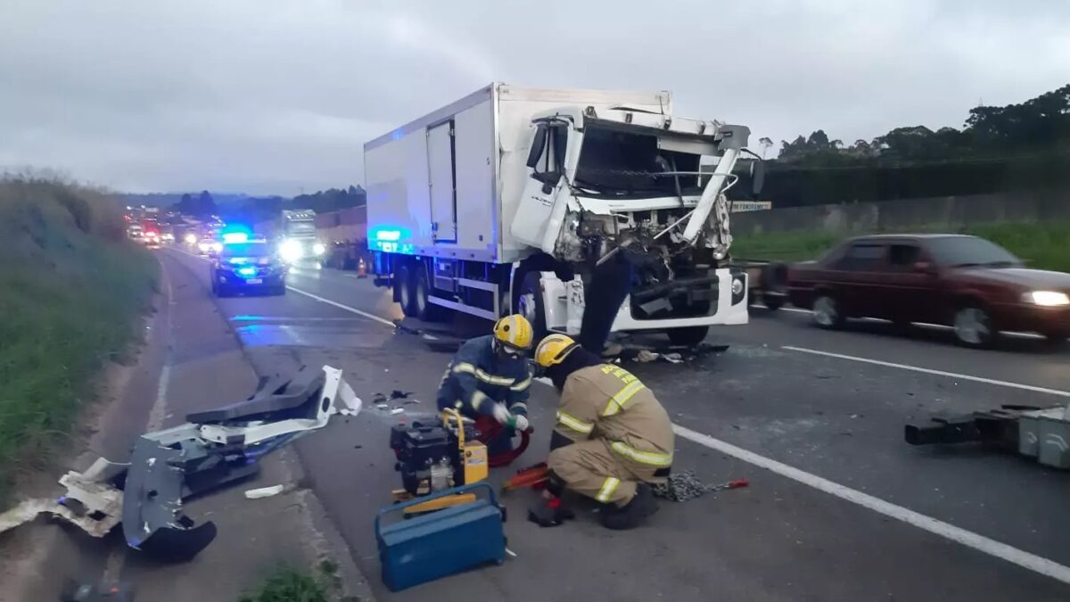 Acidente na BR-277 deixa motorista em estado grave