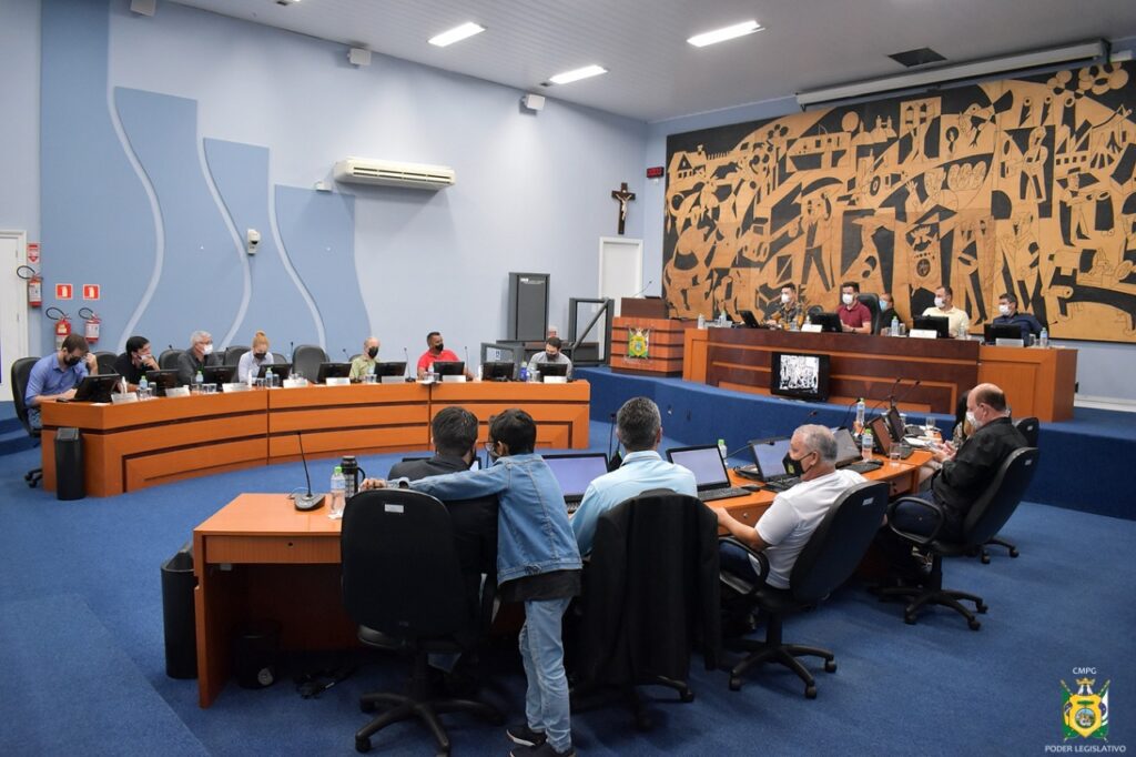 Câmara aumenta salários dos seus funcionários; servidores municipais protestam em Ponta Grossa