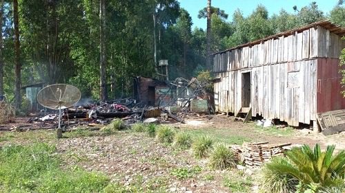 Após homicídio, casa é destruída por incêndio criminoso em Canoinhas