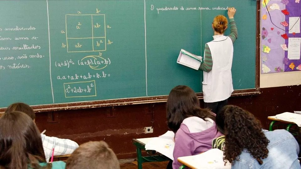 Inscrições do concurso público para professores da rede estadual do PR terminam amanhã (09)